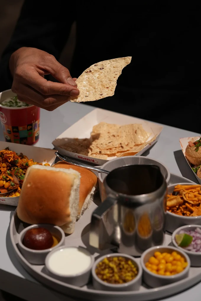 MMV VADAPAV & MISAL PAV gallery 1
